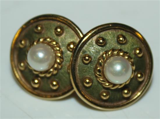 Pair of gold and pearl earrings